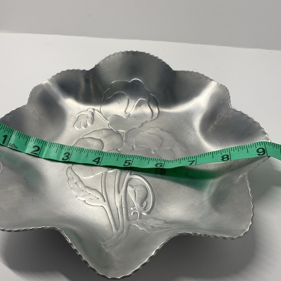 Craft Studios mid century modern metal ruffled dish decorated with roses. - Picture 4 of 8